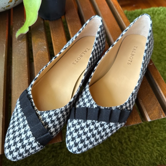 Talbots Black and White Flats with Bow Detail - Picture 4 of 5